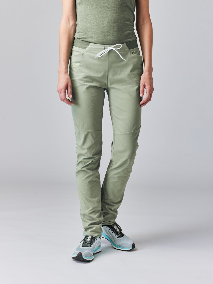 Martini Sportswear - ALPMATE Pants W - Long pants in tendril - front view model - Women
