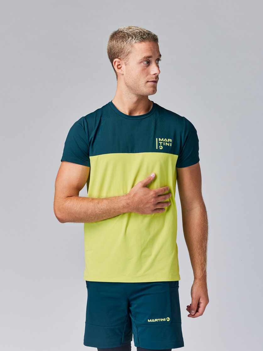 Martini Sportswear - HIGHVENTURE Shirt Straight M - T-Shirts in mosstone-black - front view model - Men