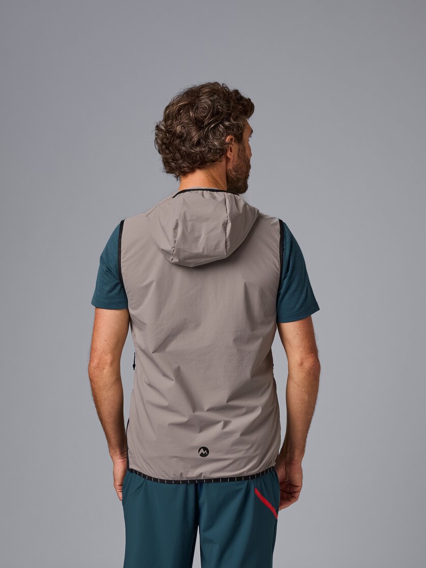 Martini Sportswear - Trektech Hybrid Vest G-Loft® M - Gilet in black - vista laterale modello - Uomo