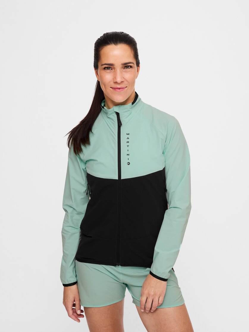 Martini Sportswear - Hillclimb ML Jacket W - Midlayers in black - Vorderansicht Model - Damen