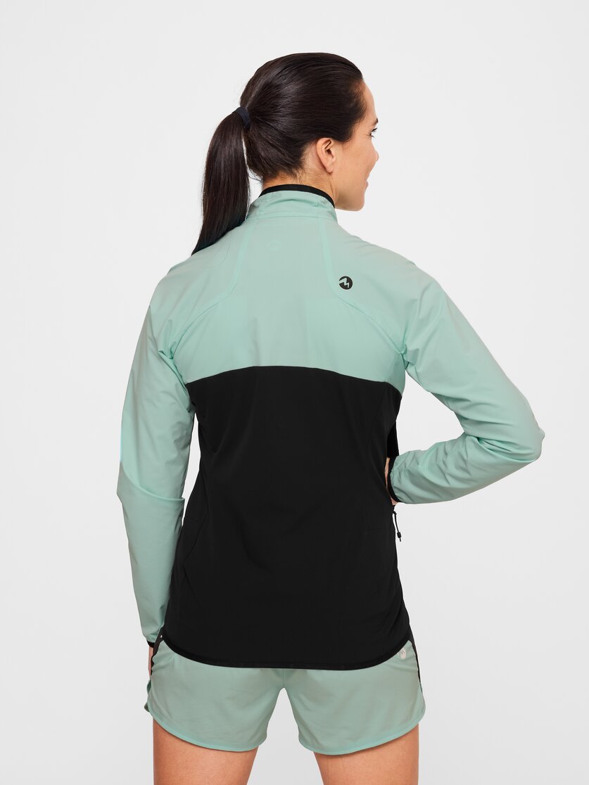 Martini Sportswear - Hillclimb ML Jacket W - Midlayers in black - Rückansicht Model - Damen