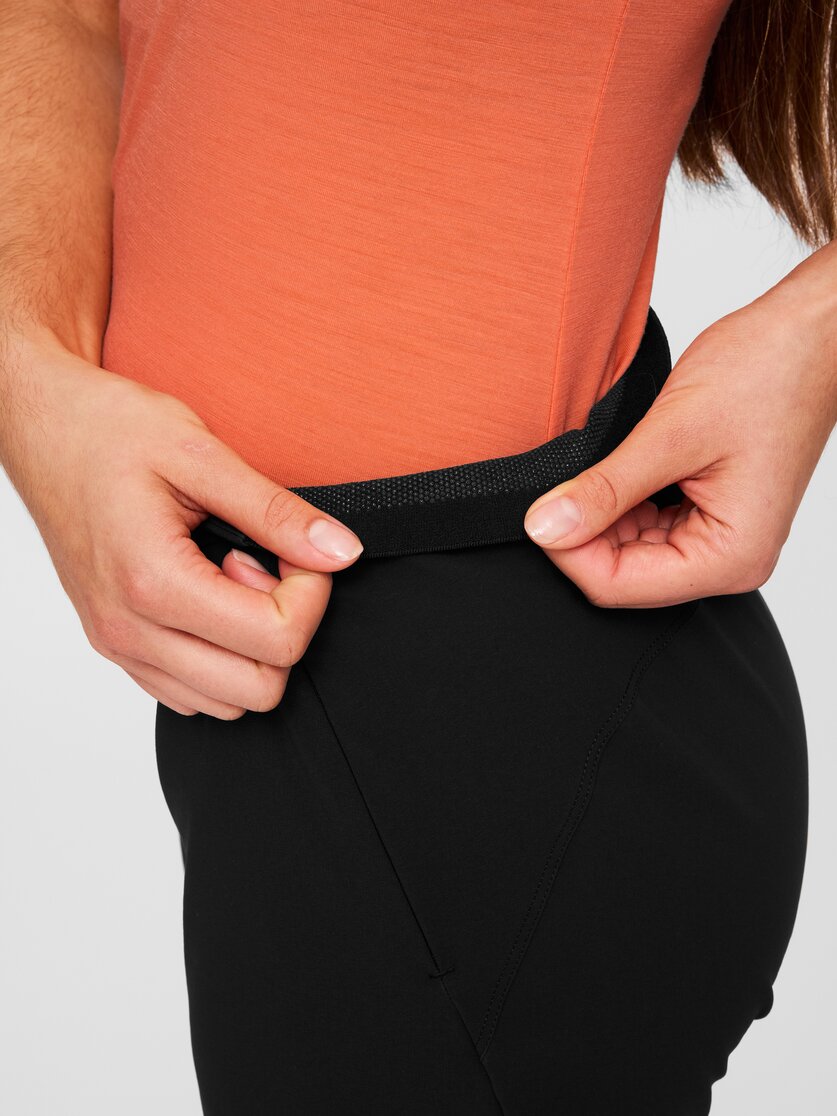 Martini Sportswear - Highventure Alpine Shorts W - Shorts in black - Detail 2 - Women