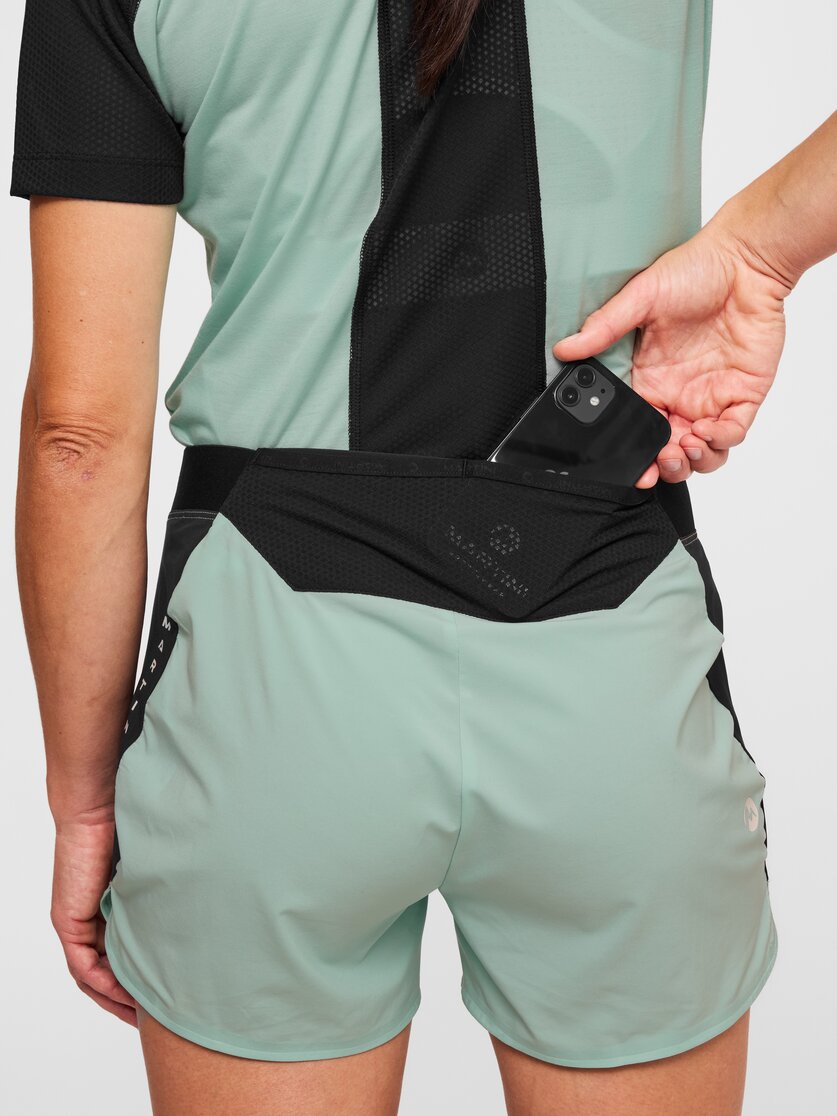 Martini Sportswear - Hillclimb Ultra Shorts W - Kurze Hosen in black-granite - Detail 1 - Damen