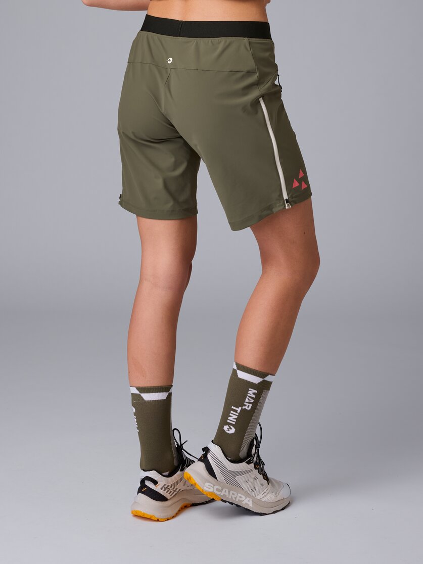Martini Sportswear - Trektech Shorts W - Shorts in black-white - vista laterale modello - Donna
