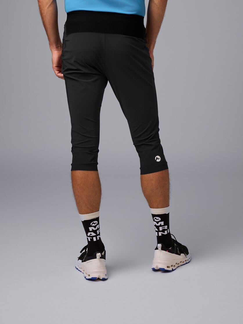Martini Sportswear - Pacemaker Capri Pants M - Pantaloni capri in black - vista laterale modello - Uomo