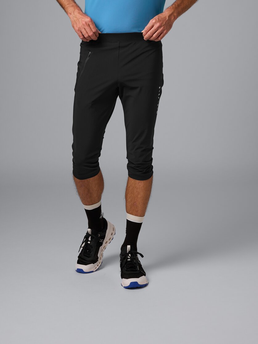 Martini Sportswear - Pacemaker Capri Pants M - Pantaloni capri in black - vista frontale modello - Uomo