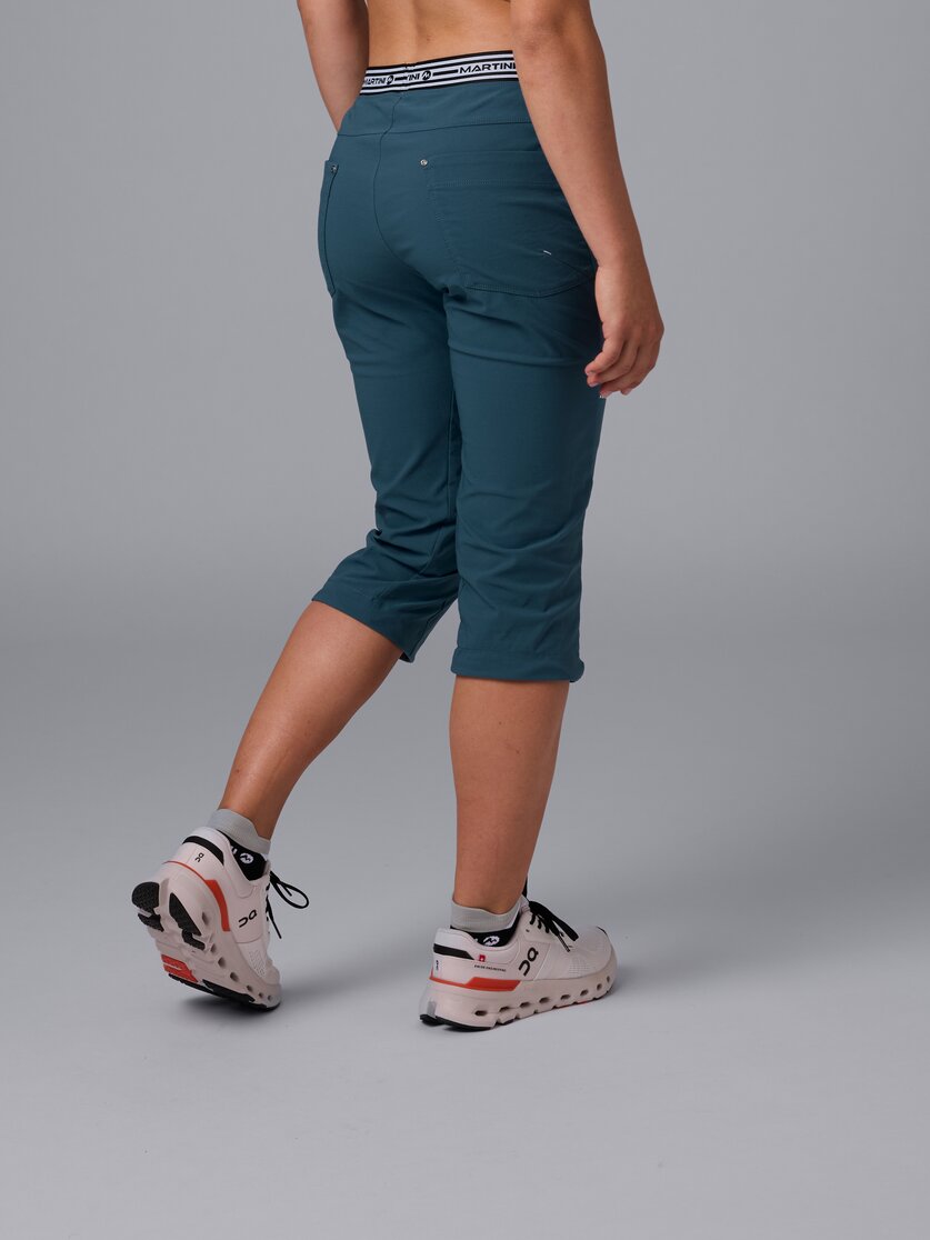 Martini Sportswear - Via Capri Pants W - Pantaloni capri in black - vista laterale modello - Donna