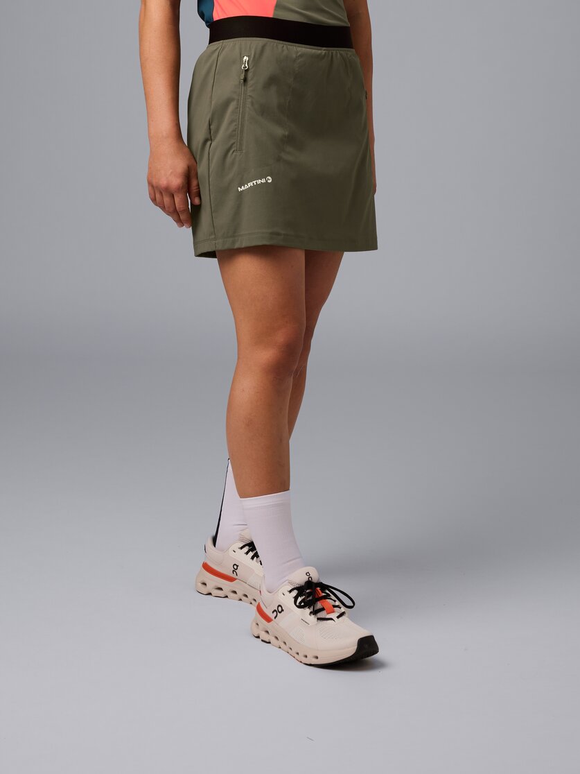 Martini Sportswear - Hillclimb Skirt W - Röcke in black - Vorderansicht Model - Damen