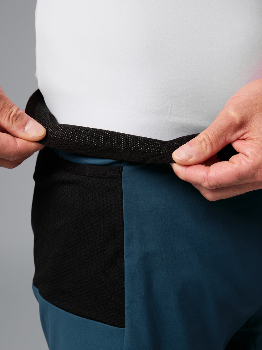 Martini Sportswear - Pacemaker 2In1 Shorts M - Shorts in black - Detail 2 - Men