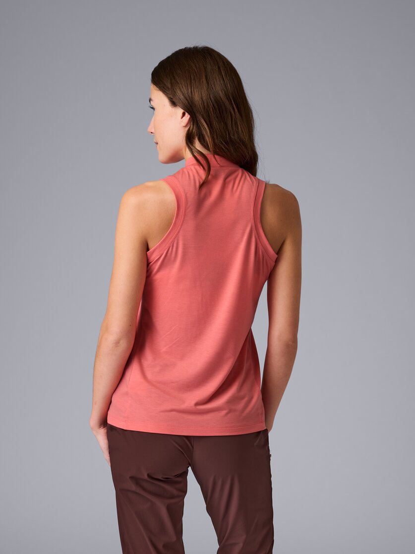 Martini Sportswear - Trektech Sleeveless Shirt W - Tops in white - vista laterale modello - Donna
