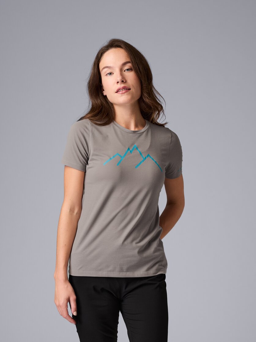 Martini Sportswear - Alpmate Shirt W - T-Shirts in white-black - front view model - Women