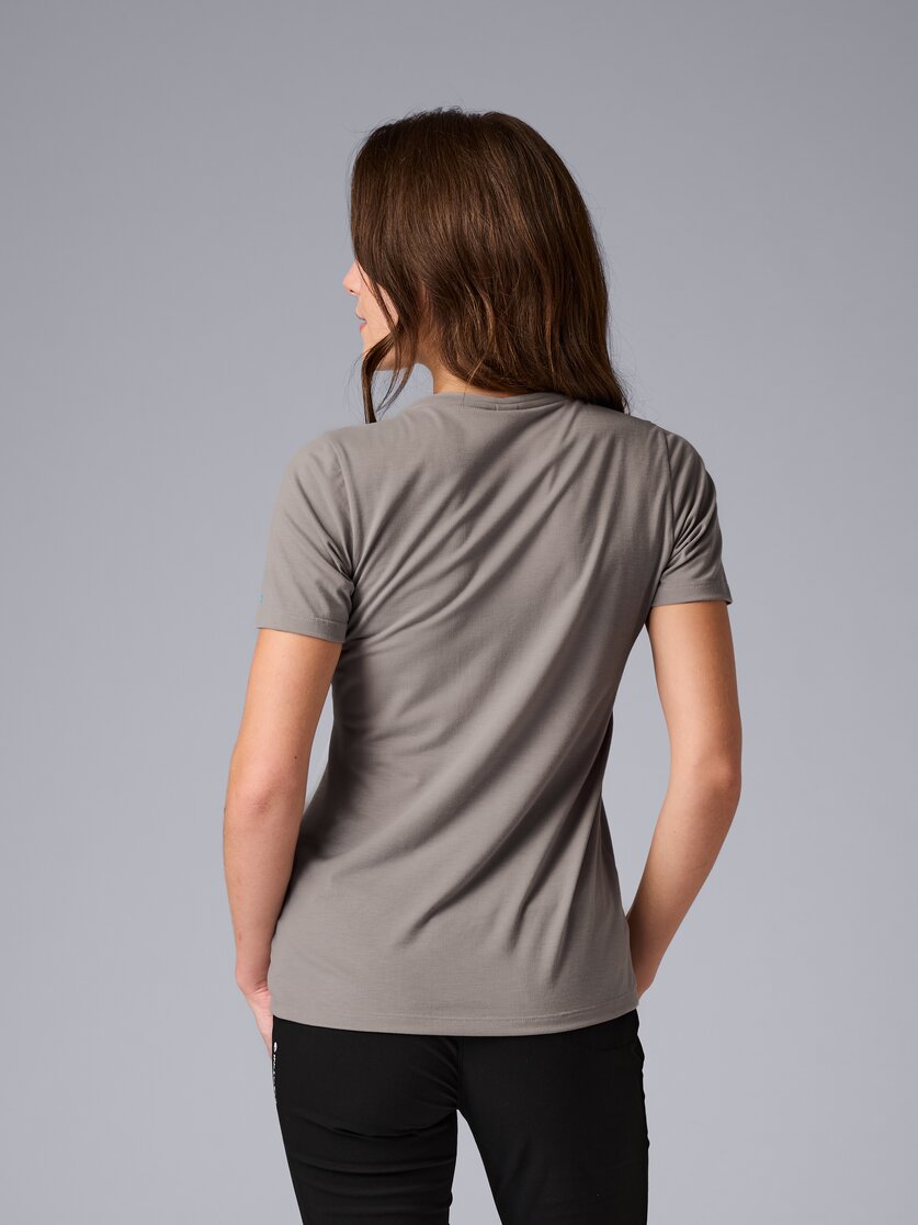 Martini Sportswear - Alpmate Shirt W - T-Shirts in white-black - rear view model - Women