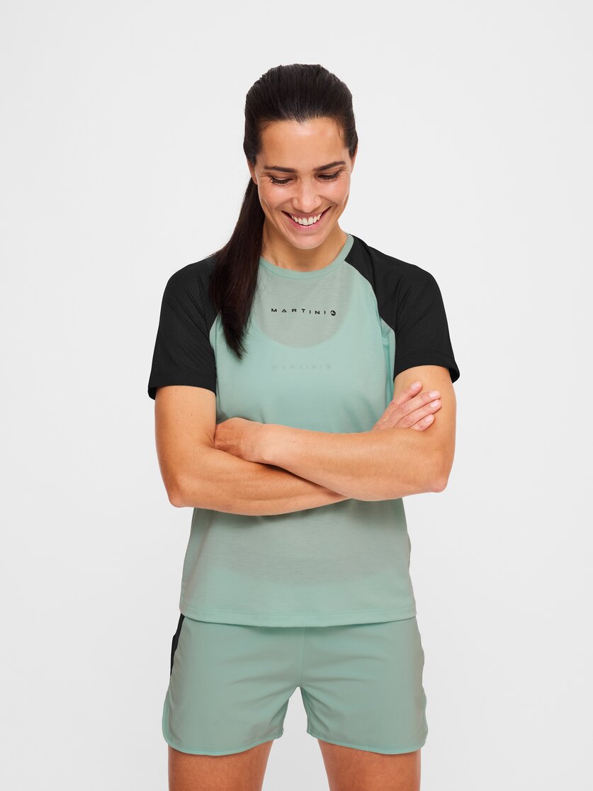 Martini Sportswear - Hillclimb Flex Shirt W - T-Shirts in white-black - Vorderansicht Model - Damen