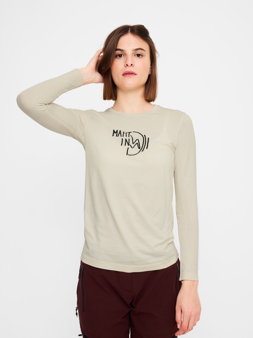 Martini Sportswear - Desire Shirt W - Longsleeves in true navy - front view model - Women